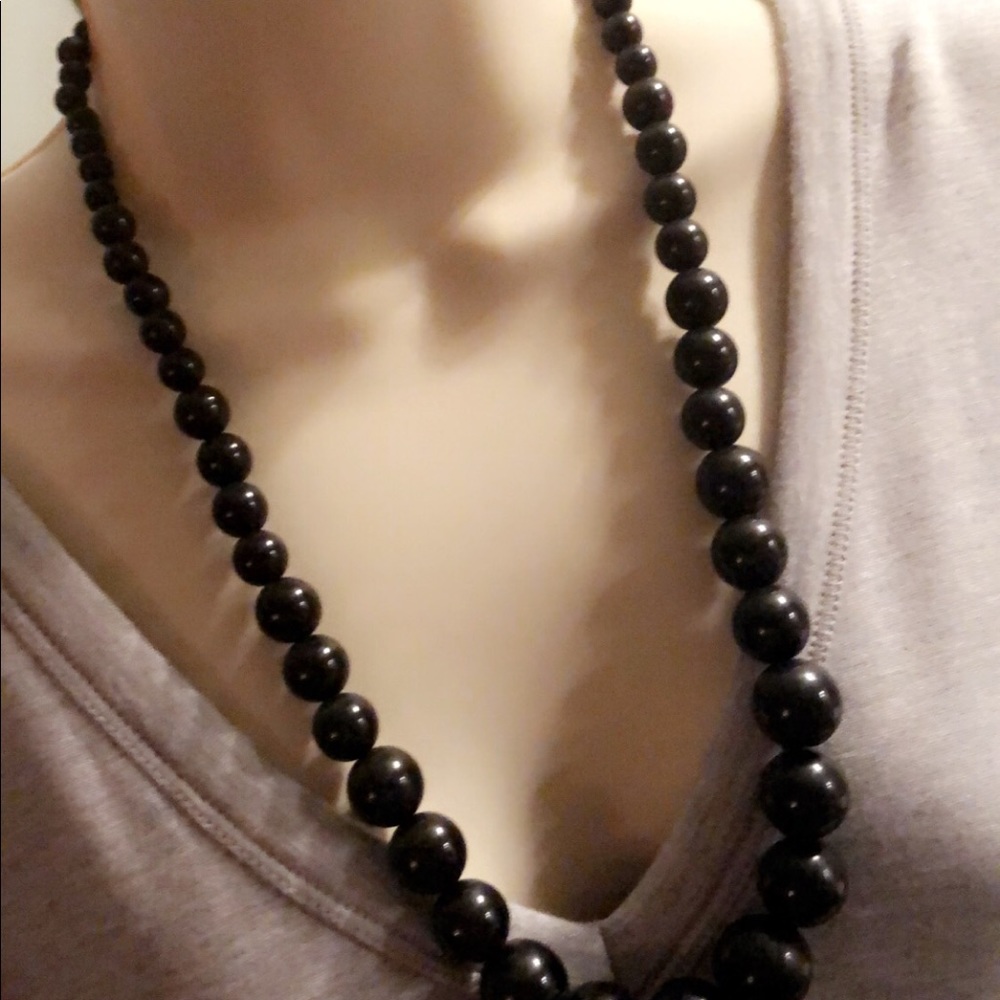 Vintage black bead necklace 18”